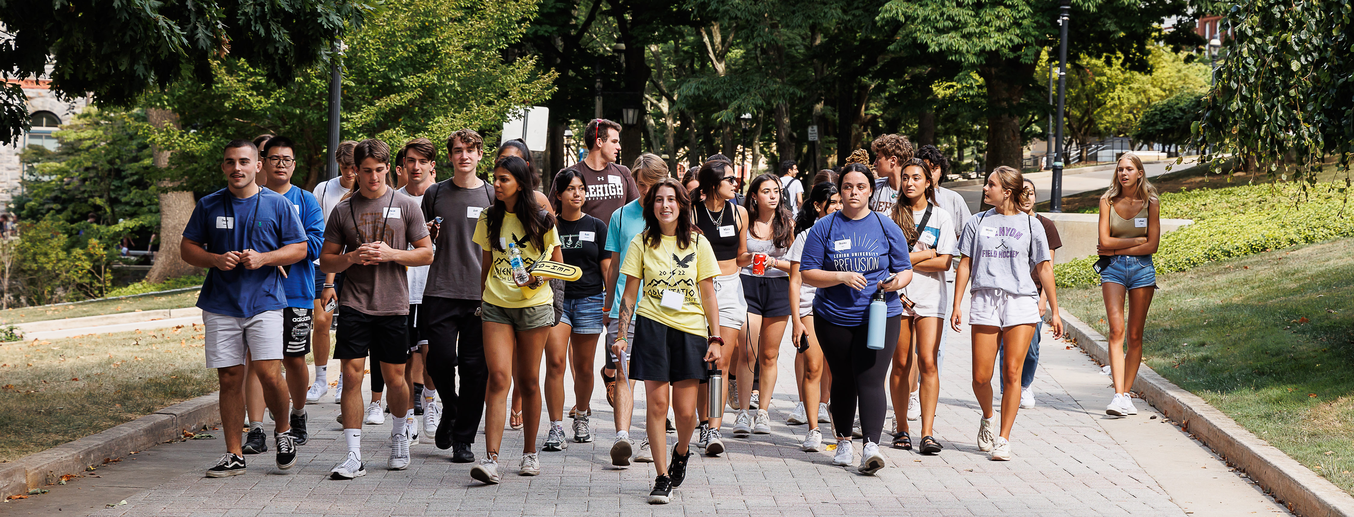 Orientation Groups walking on campus