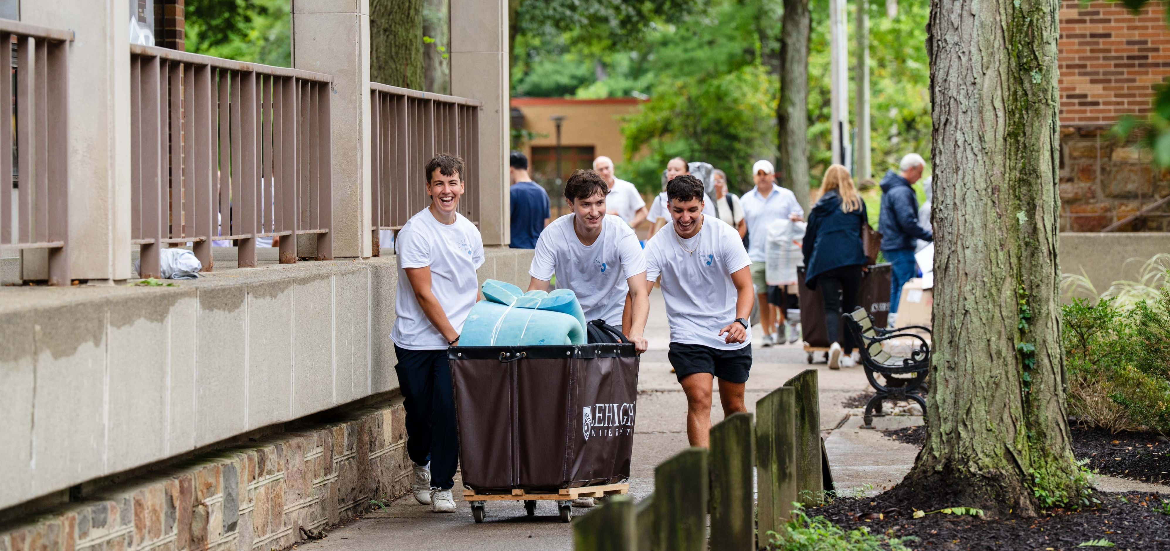 Students moving into residence halls