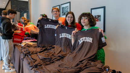 Orientation Leaders handing out Lehigh t-shirts at check-in