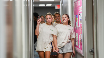 students helping during move in